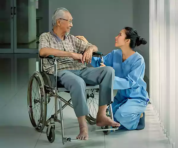 contratando um cuidador para cadeirante